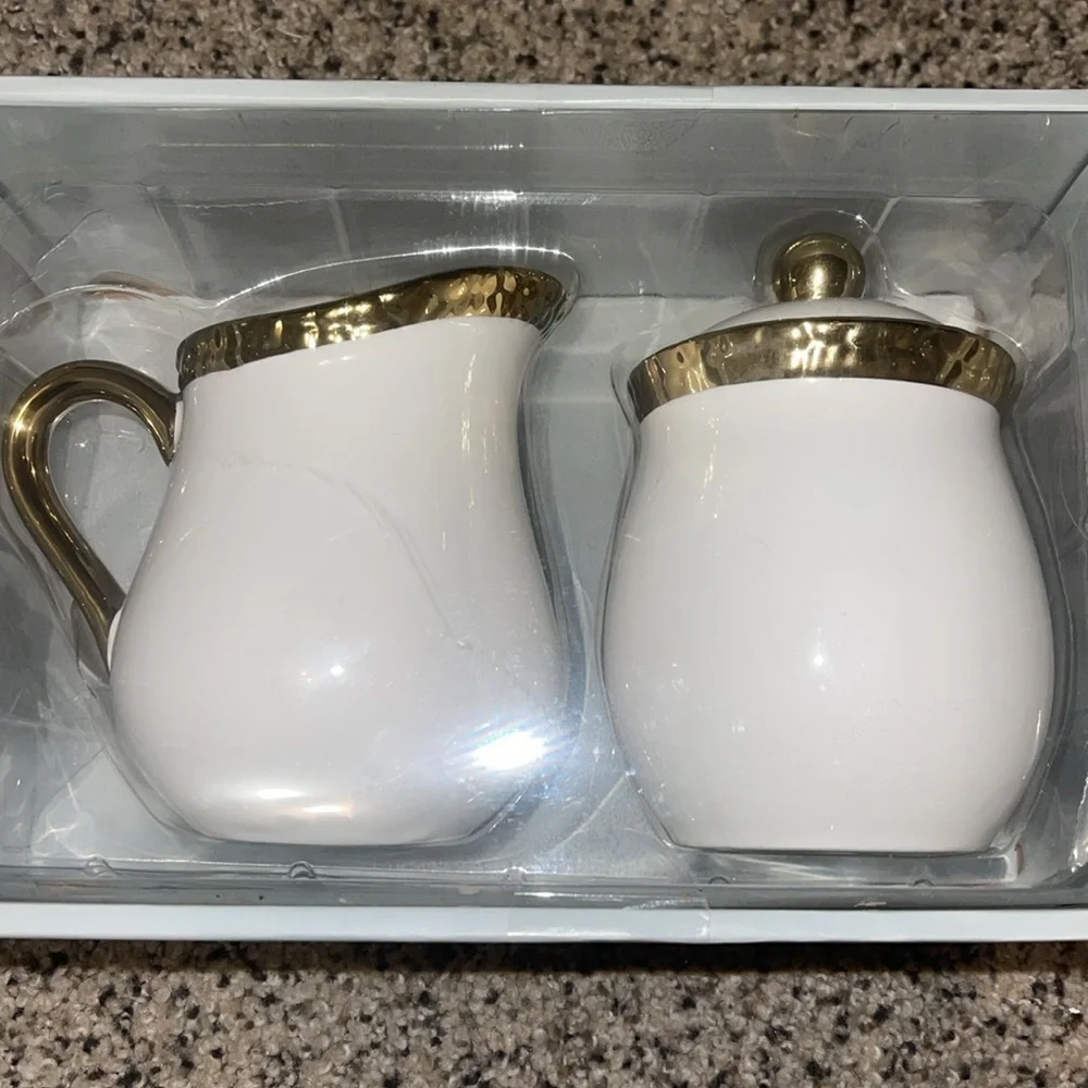 The Cobblest Collection Sugar Bowl & Creamer Pitcher